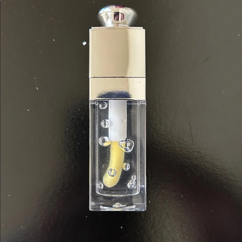 Moc Allure Clear Lip Gloss with Silver Cap - Picture 5 of 11